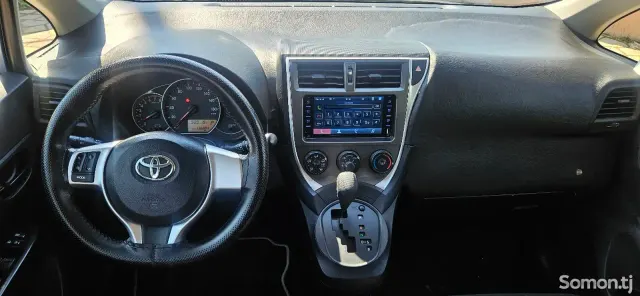 Toyota Ractis 2014 · 1.5 AT