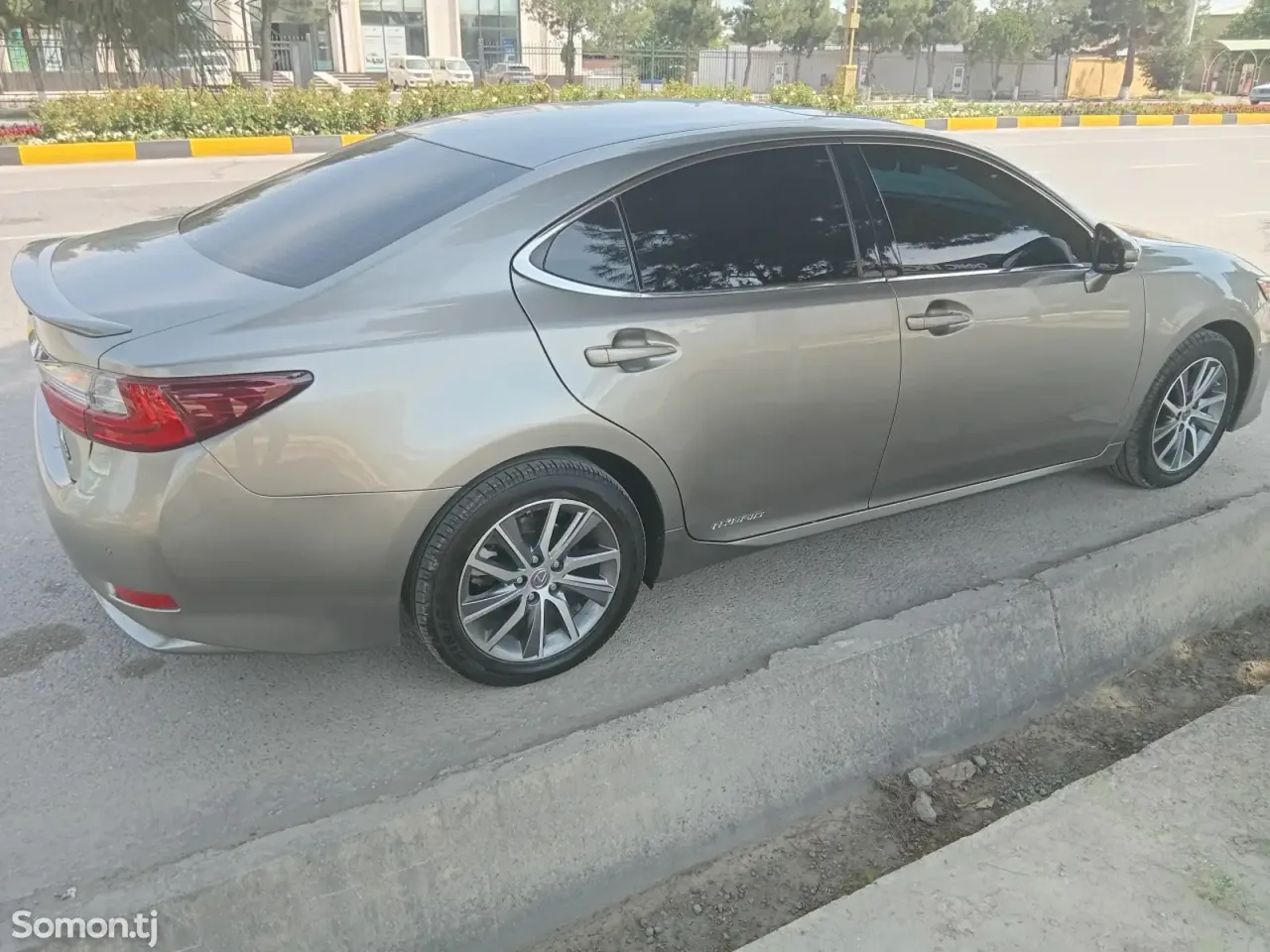 Lexus ES series 2017 · 3.0 AT