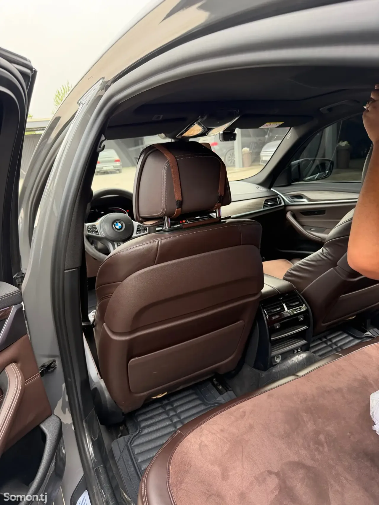 BMW 5 series 2022 · 2.3 AT