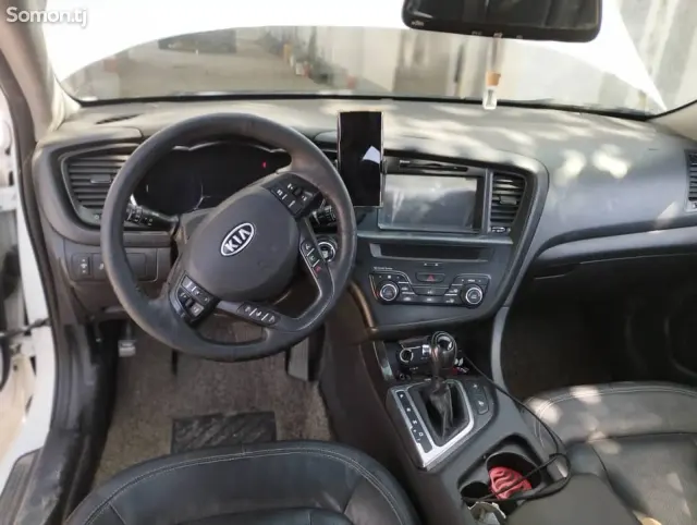 Kia K5 2011 · 2.0 AT