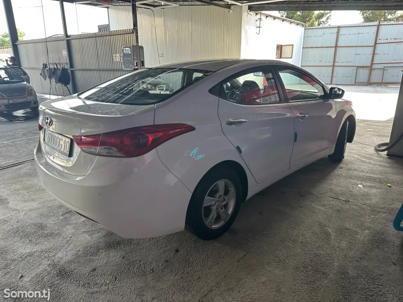 Hyundai Avante 2012 · 1.6 AT