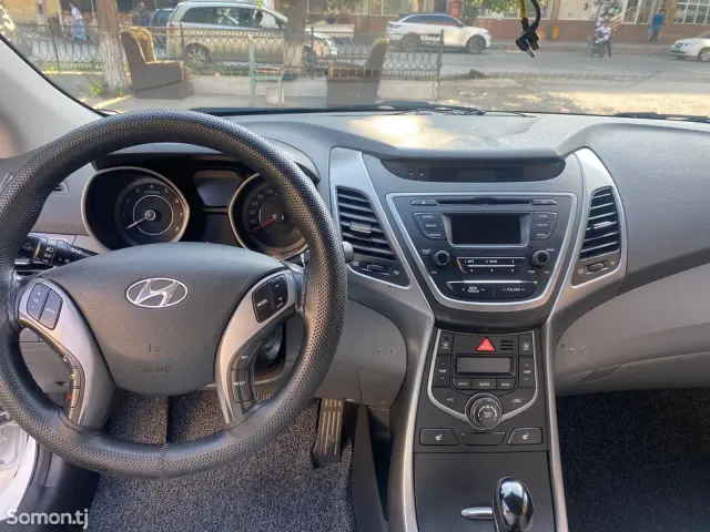 Hyundai Avante 2015 · 1.6 AT