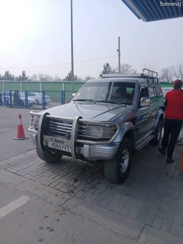 Mitsubishi Pajero 1993 · 3.0 AT