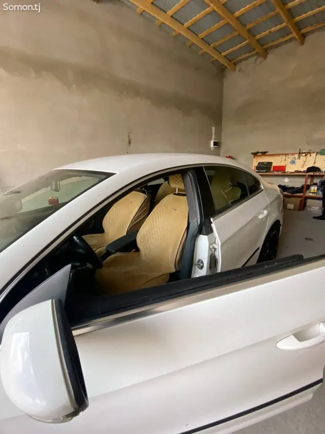 Volkswagen Passat 2012 · 1.8 AT