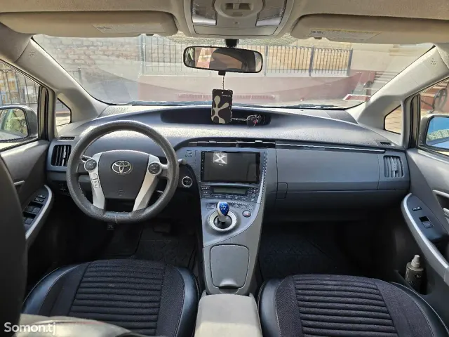 Toyota Prius 2011 · 1.8 CVT