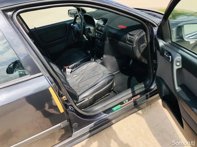 Opel Astra G 1998 · 1.6 MT