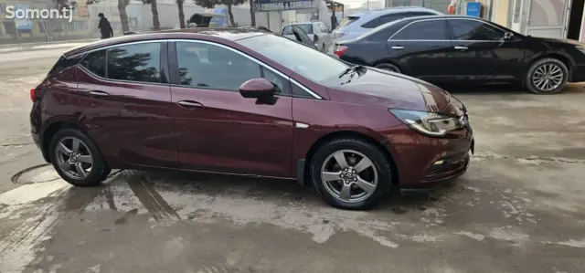 Opel Astra K 2017 · AT