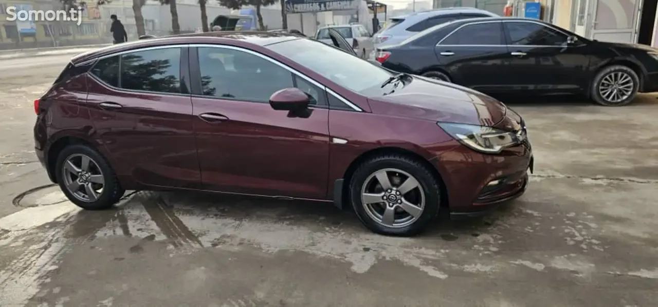 Opel Astra K 2017 · AT