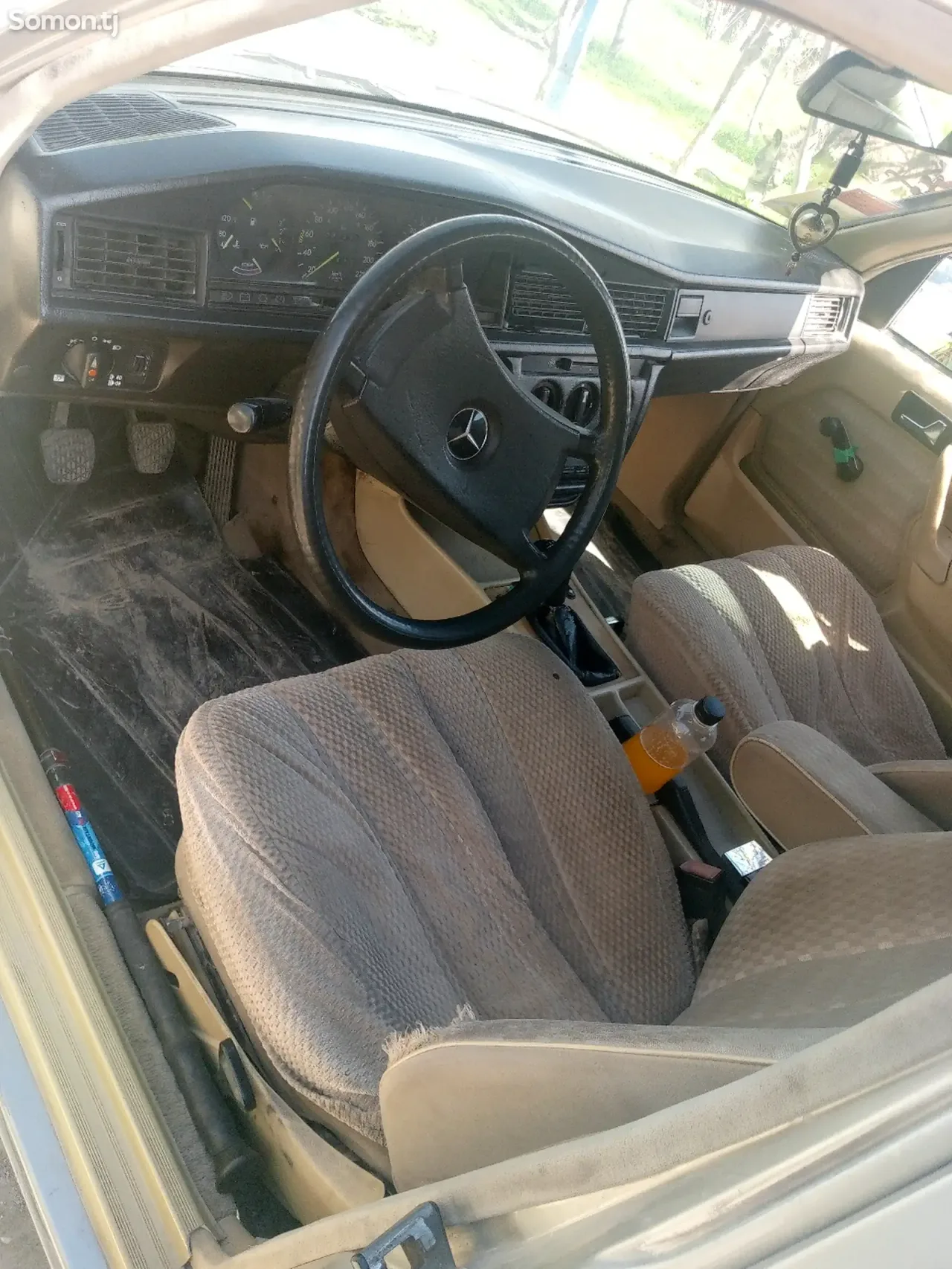 Mercedes-Benz W201 1989 · 2.0 MT