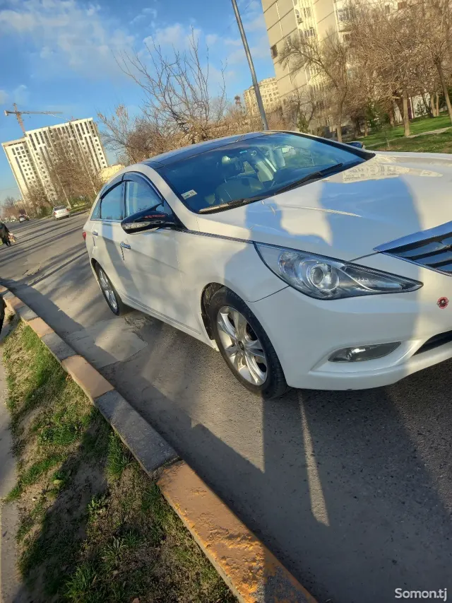 Hyundai Sonata 2011 · 2.0 AT