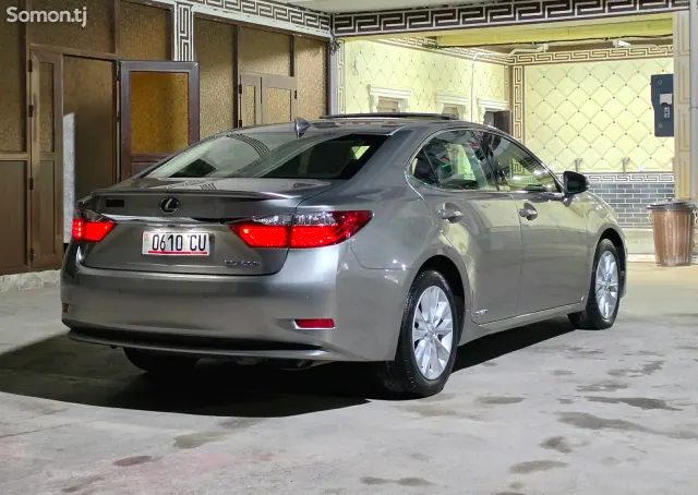 Lexus ES series 2015 · 2.5 AT
