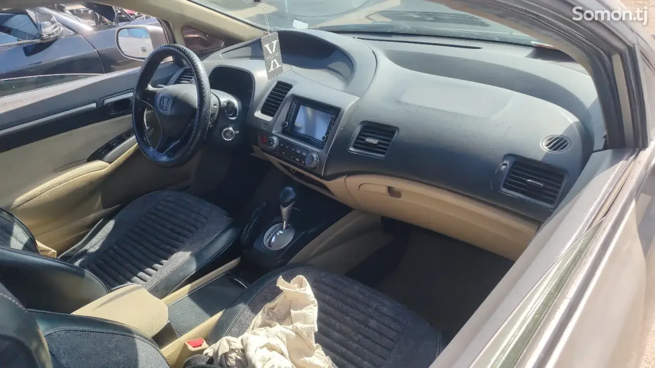 Honda Civic 2006 · 1.8 AT