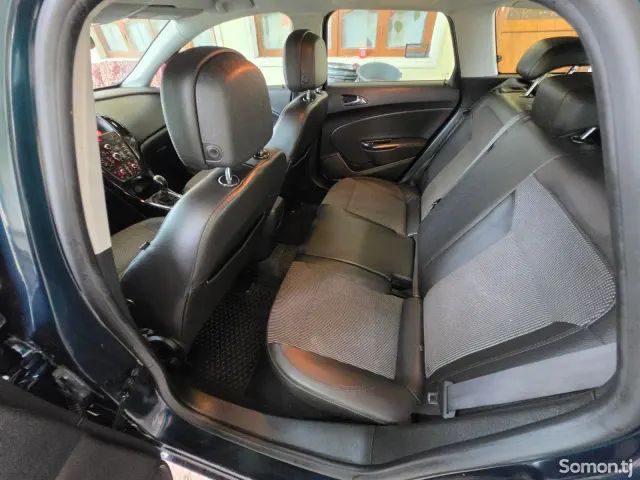 Opel Astra J 2016 · 1.4 MT