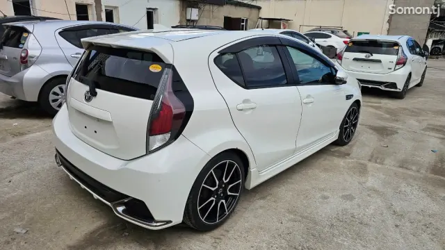 Toyota Aqua 2015 · 1.5 AT