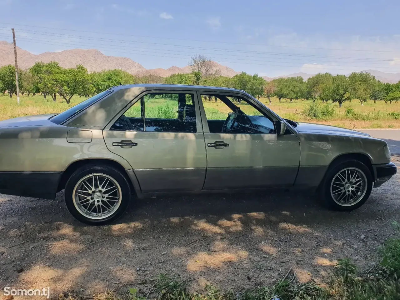 Mercedes-Benz W124 1993 · 2.0 AT