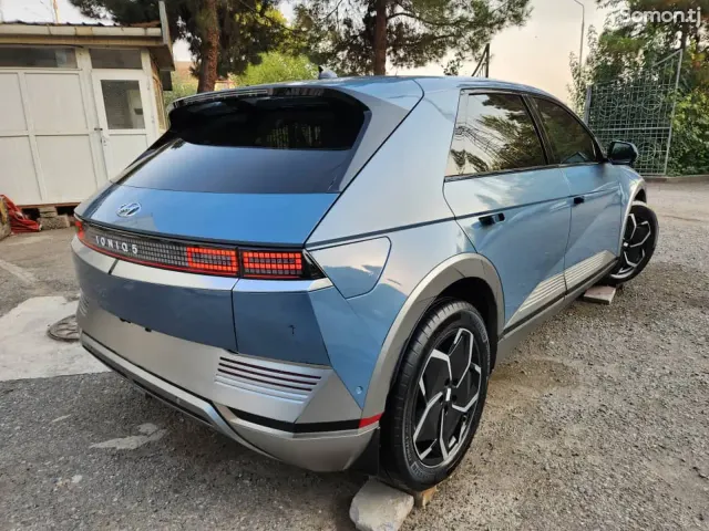 Hyundai IONIQ 2025 · AT