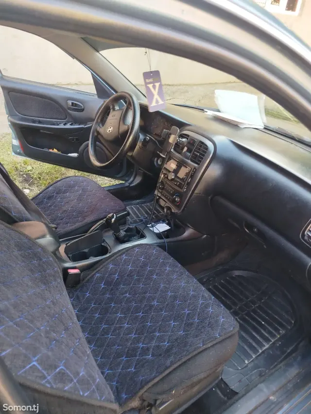 Hyundai Sonata 2004 · 1.8 MT