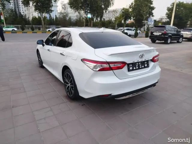 Toyota Camry 2022 · 2.5 AT