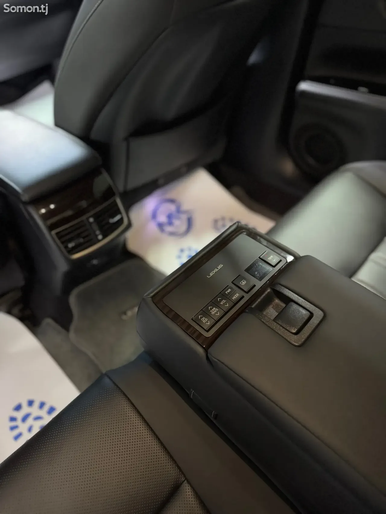 Lexus ES series 2016 · 2.5 AT