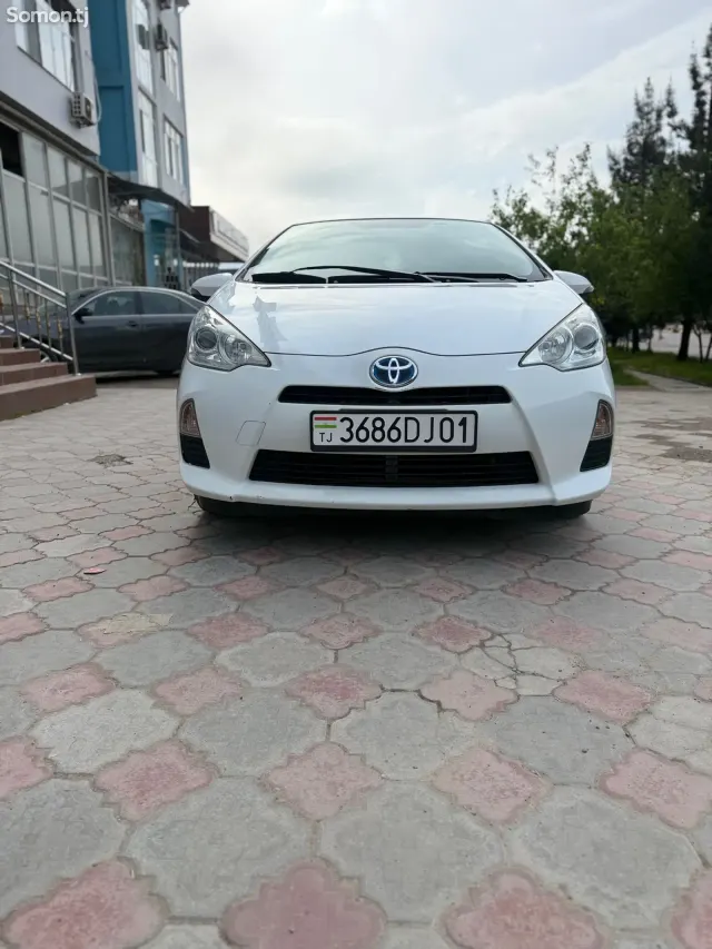 Toyota Aqua 2014 · 1.5 AT