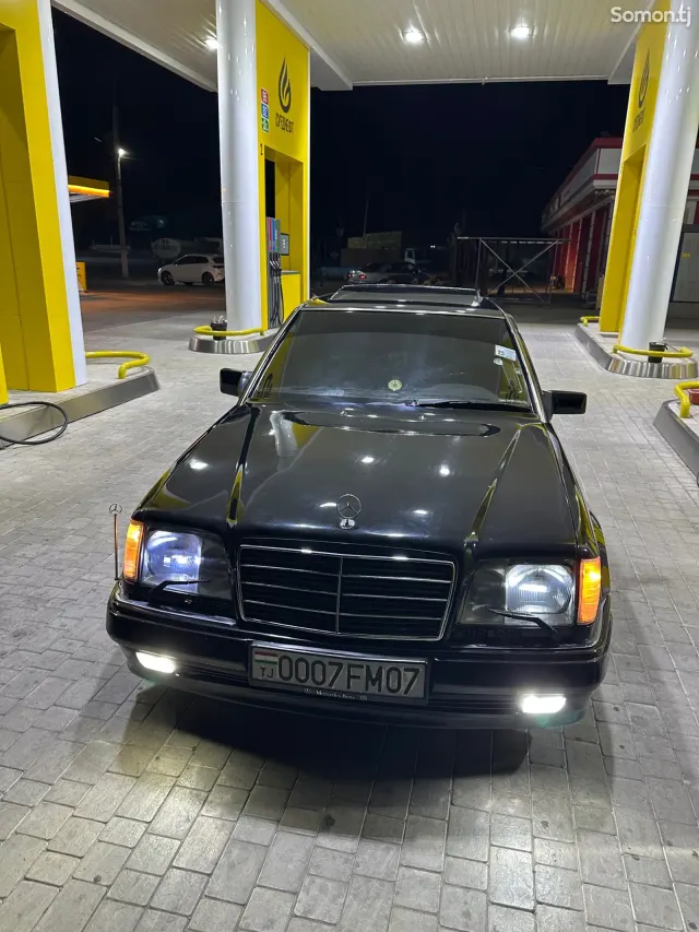 Mercedes-Benz W124 1990 · 2.0 AT
