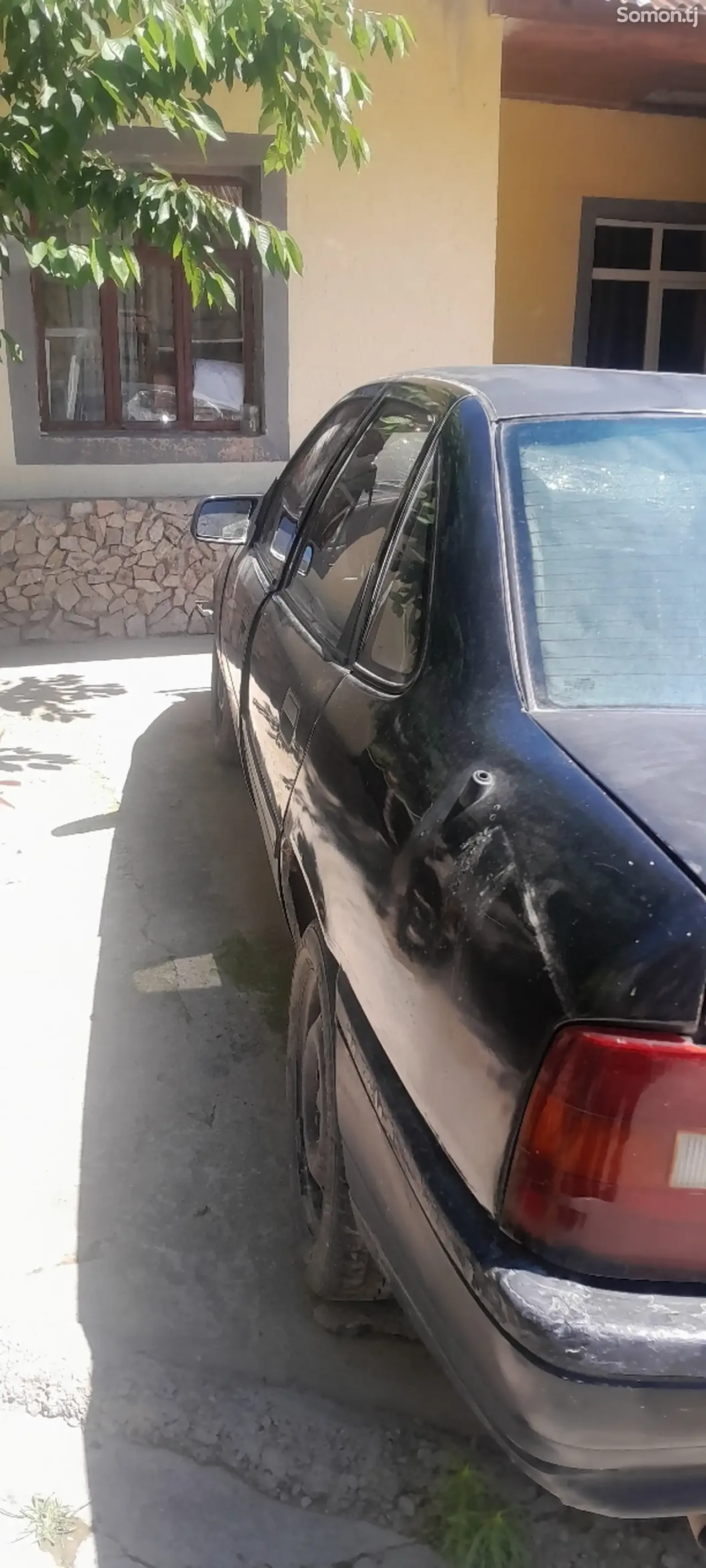 Opel Vectra A 1993 · 1.8 MT