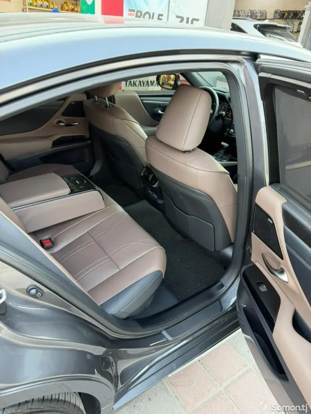 Lexus ES series 2025 · 2.5 AT
