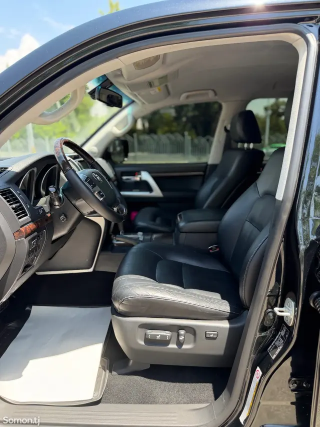Toyota Land Cruiser 2015 · 4.7 AT