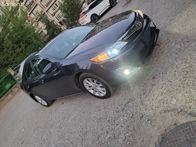 Toyota Camry 2013 · 2.5 AT