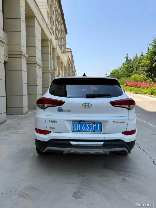 Hyundai Tucson 2016 · 1.6 AT