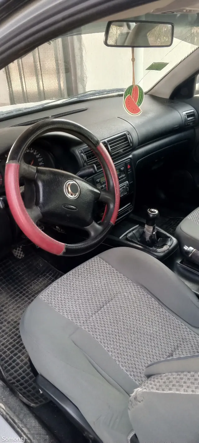 Volkswagen Passat 1997 · 1.8 MT