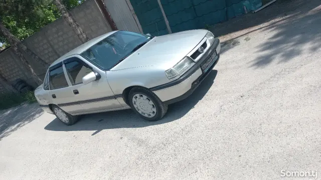 Opel Vectra A 1993 · 1.6 MT