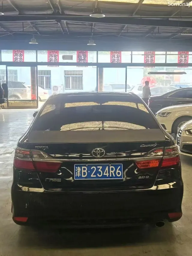 Toyota Camry 2015 · 2.0 AT