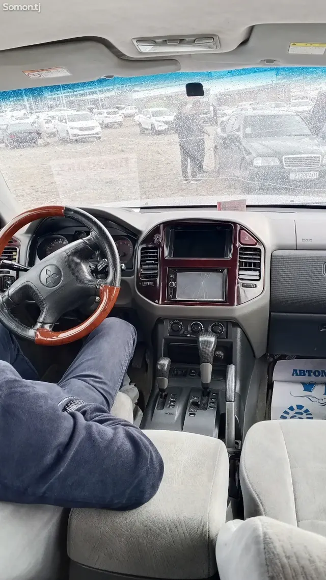 Mitsubishi Pajero 2000 · 3.5 AT