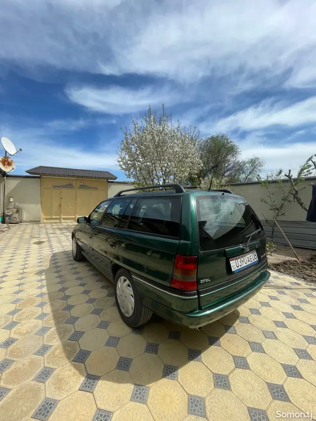 Opel Astra F 1998 · 1.6 MT