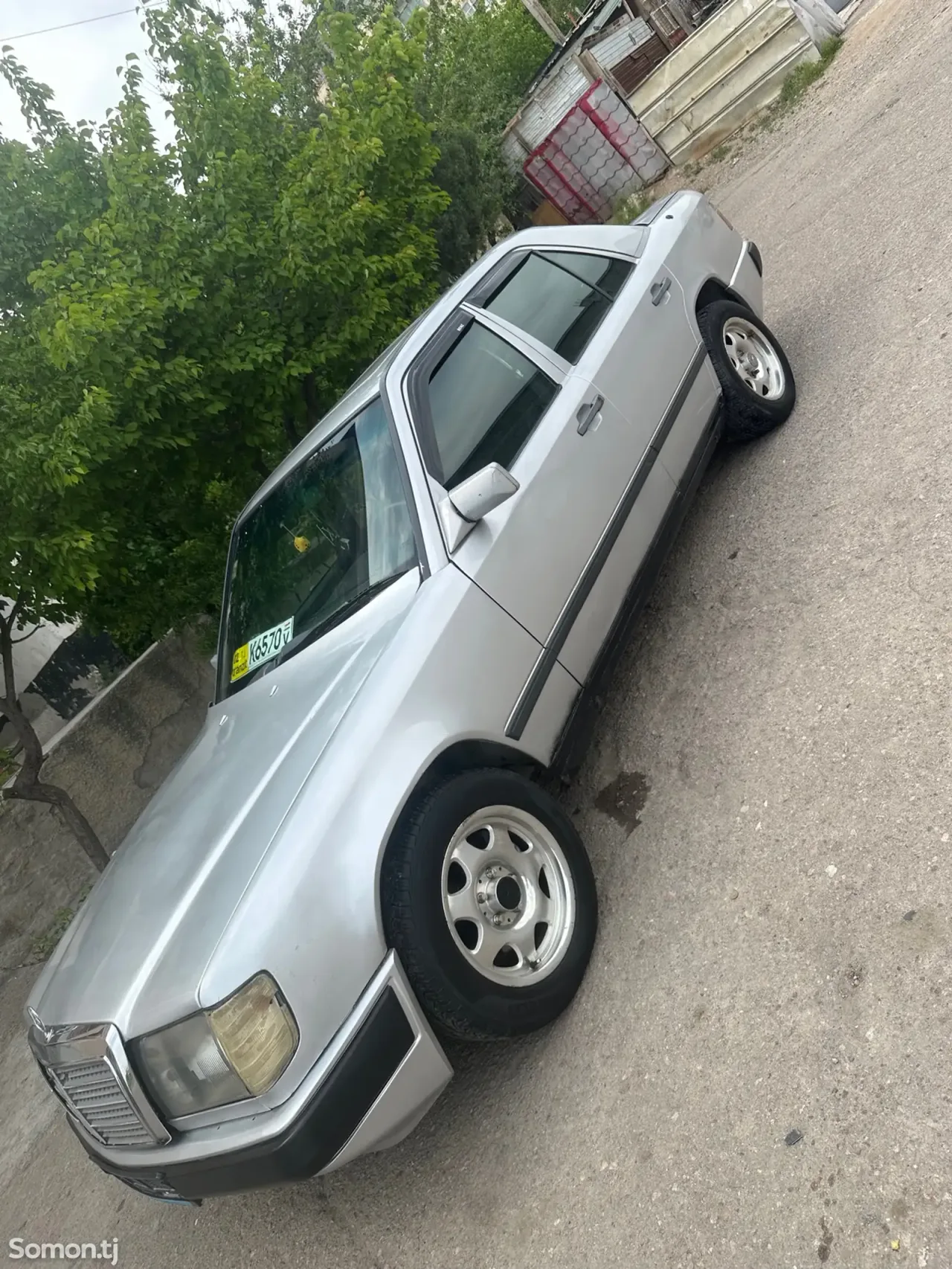 Mercedes-Benz W124 1987 · 2.0 MT
