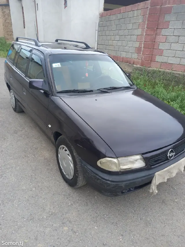 Opel Astra F 1994 · 1.6 MT