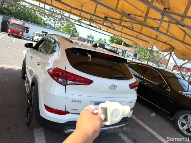 Hyundai Tucson 2016 · 1.6 AT