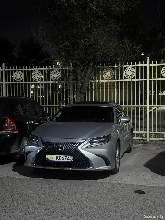 Lexus ES series 2014 · 2.5 AT