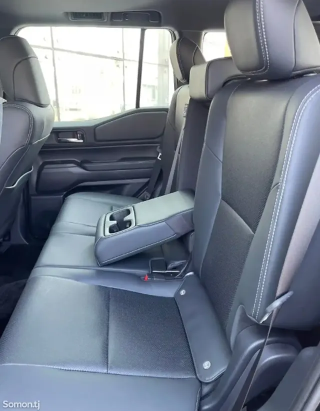 Toyota Land Cruiser Prado 2025 · 2.4 AT