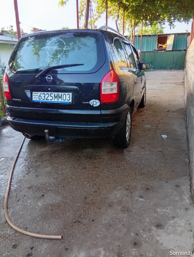 Opel Zafira 2004 · 1.8 MT