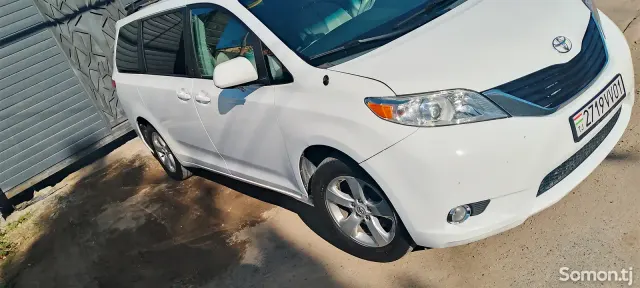 Toyota Sienna 2014 · 3.5 AT