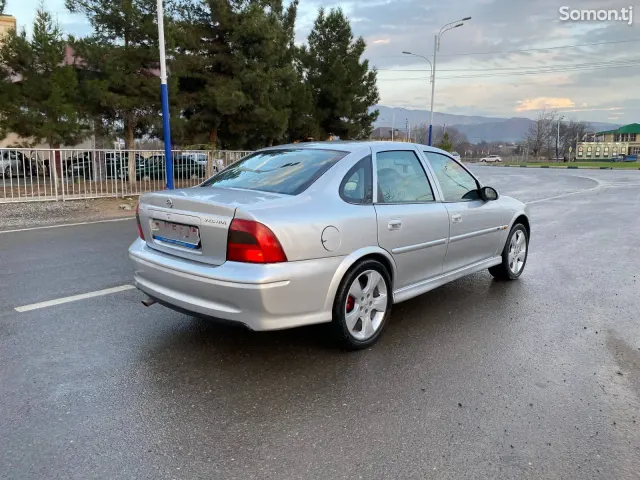 Opel Vectra B 2000 · 1.6 MT