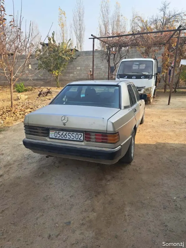 Mercedes-Benz W201 1990 · 1.8 MT