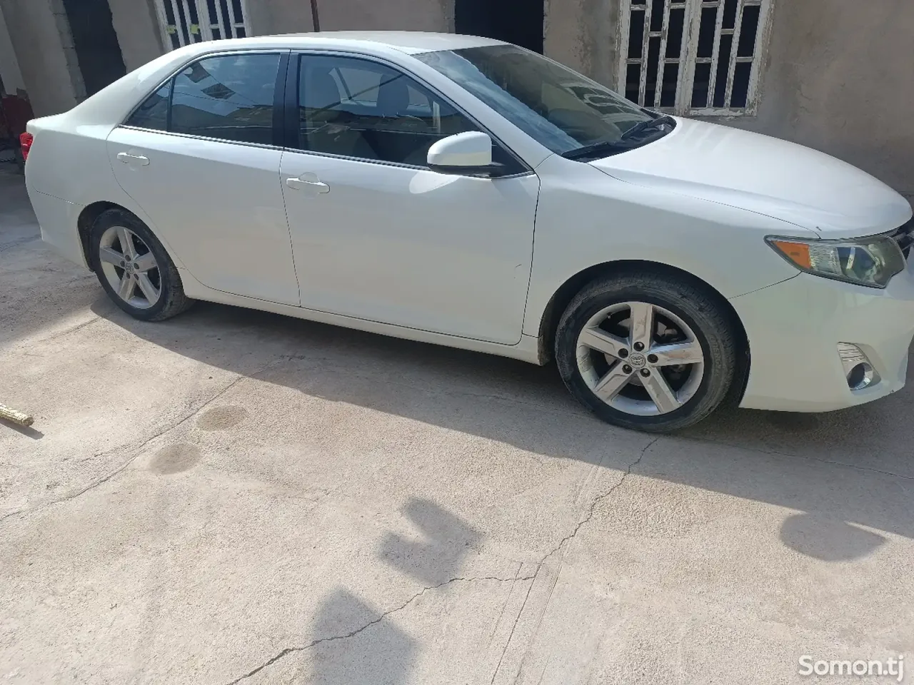 Toyota Camry 2012 · 2.4 AT