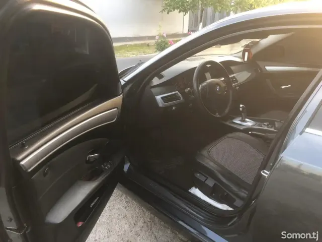 BMW M5 2009 · 3.0 AT