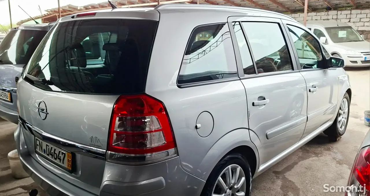 Opel Zafira 2009 · 1.8 MT