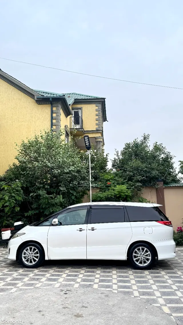 Toyota Estima 2010 · 2.4 AT