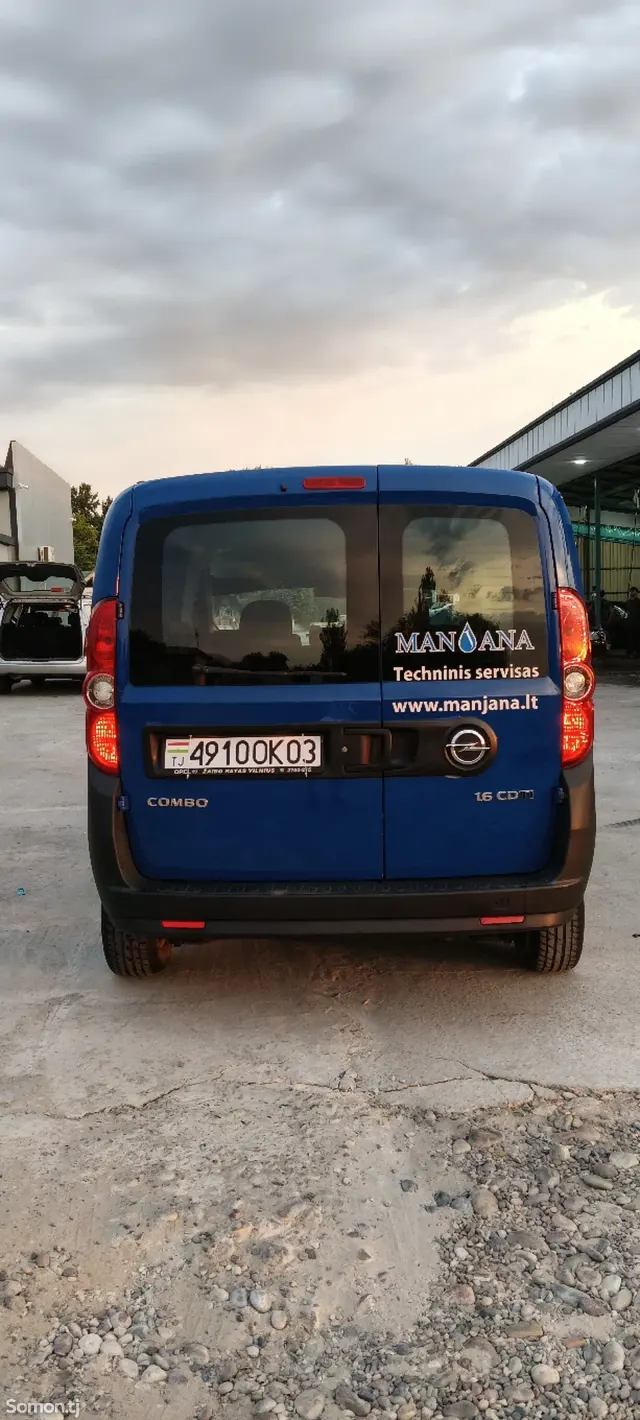 Opel Combo 2016 · 1.6 MT