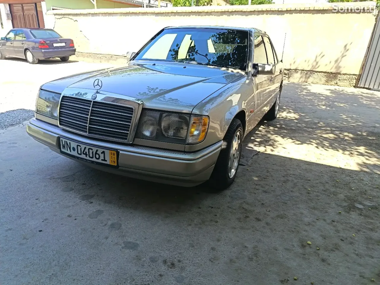 Mercedes-Benz W124 1987 · 2.5 MT